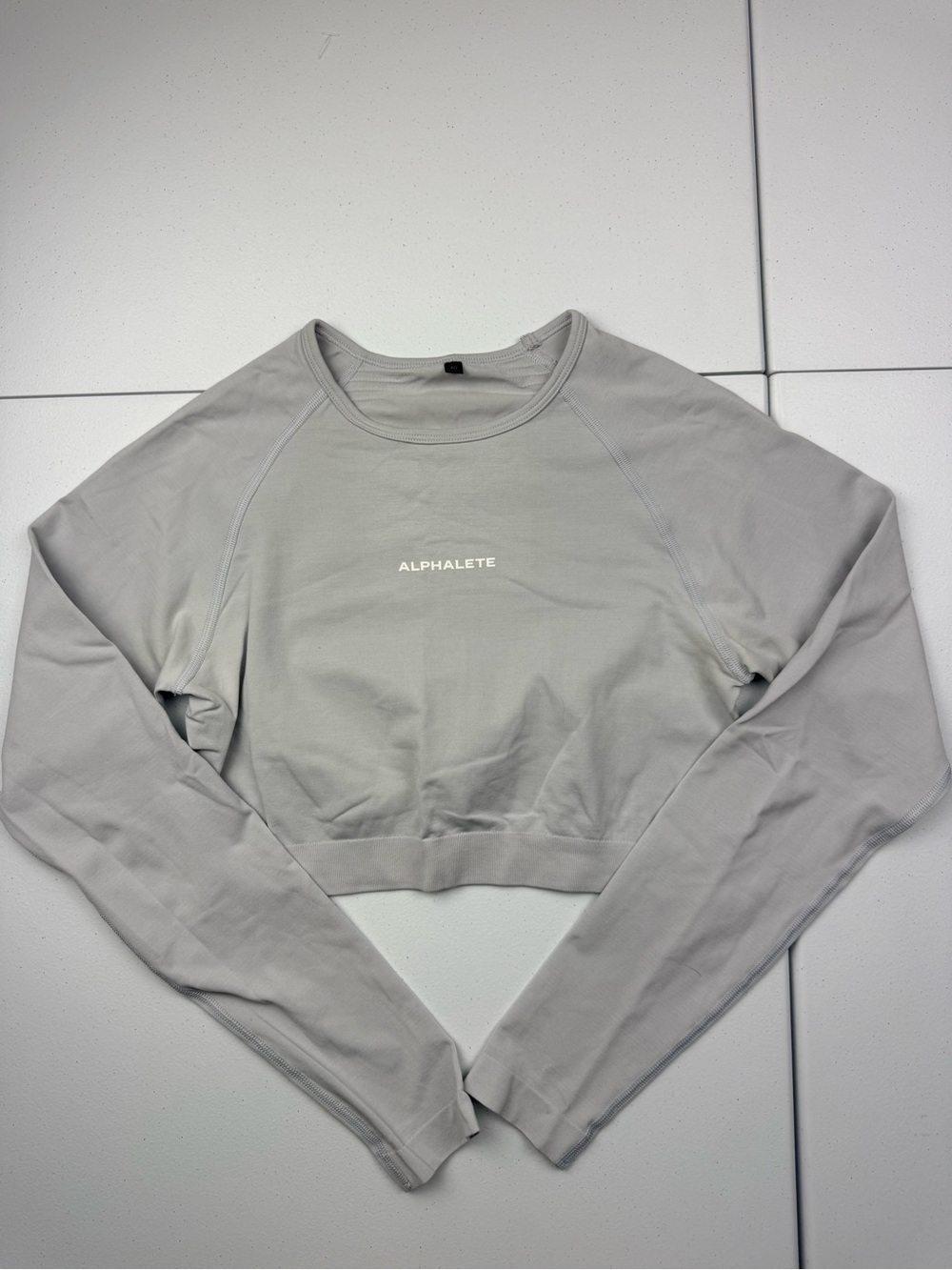 Alphalete Women's‎ Cropped Long Sleeve Pullover - Light Grey